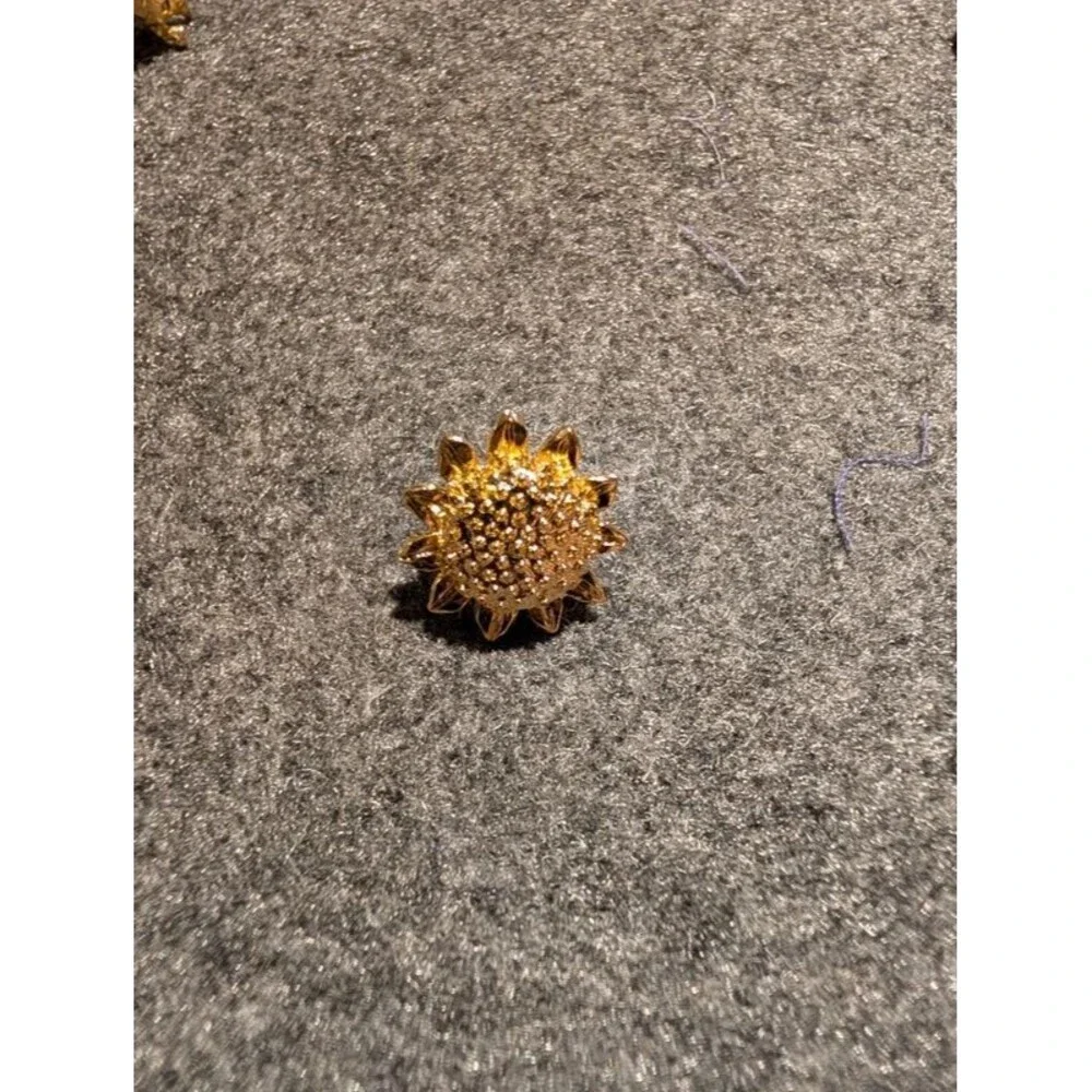 Gold sunflower pen